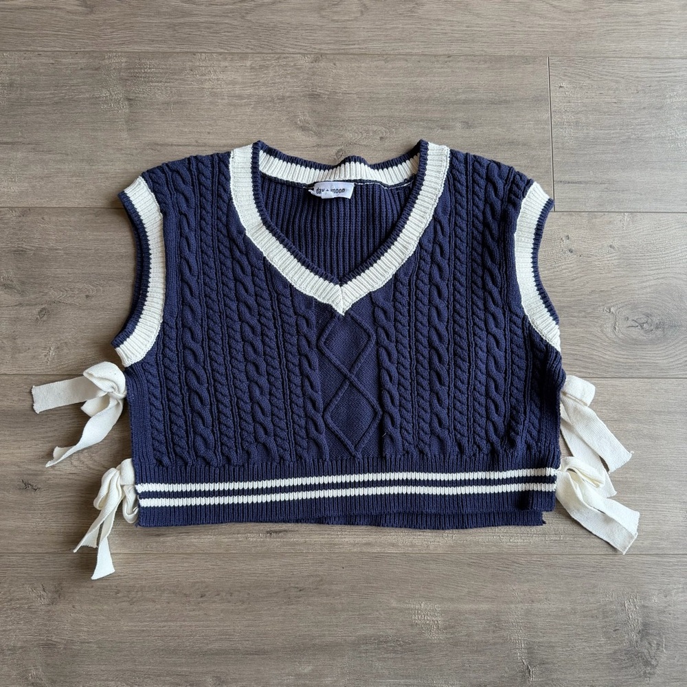 Day + Moon Side Tie Cropped Sweater Vest (Navy/Off White) - size medium